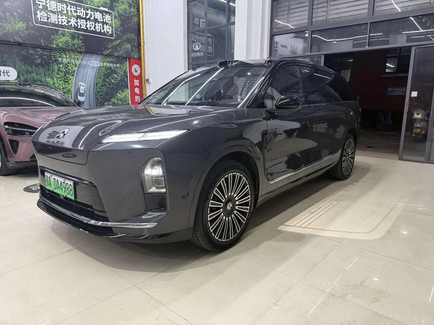 NIO ES8