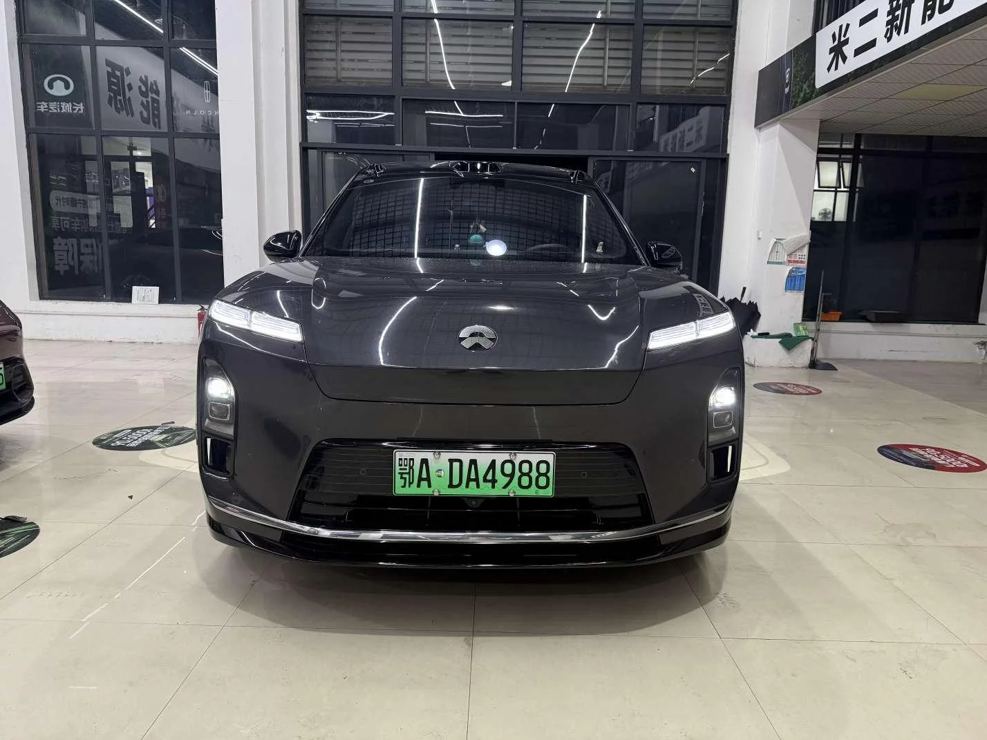 NIO ES8