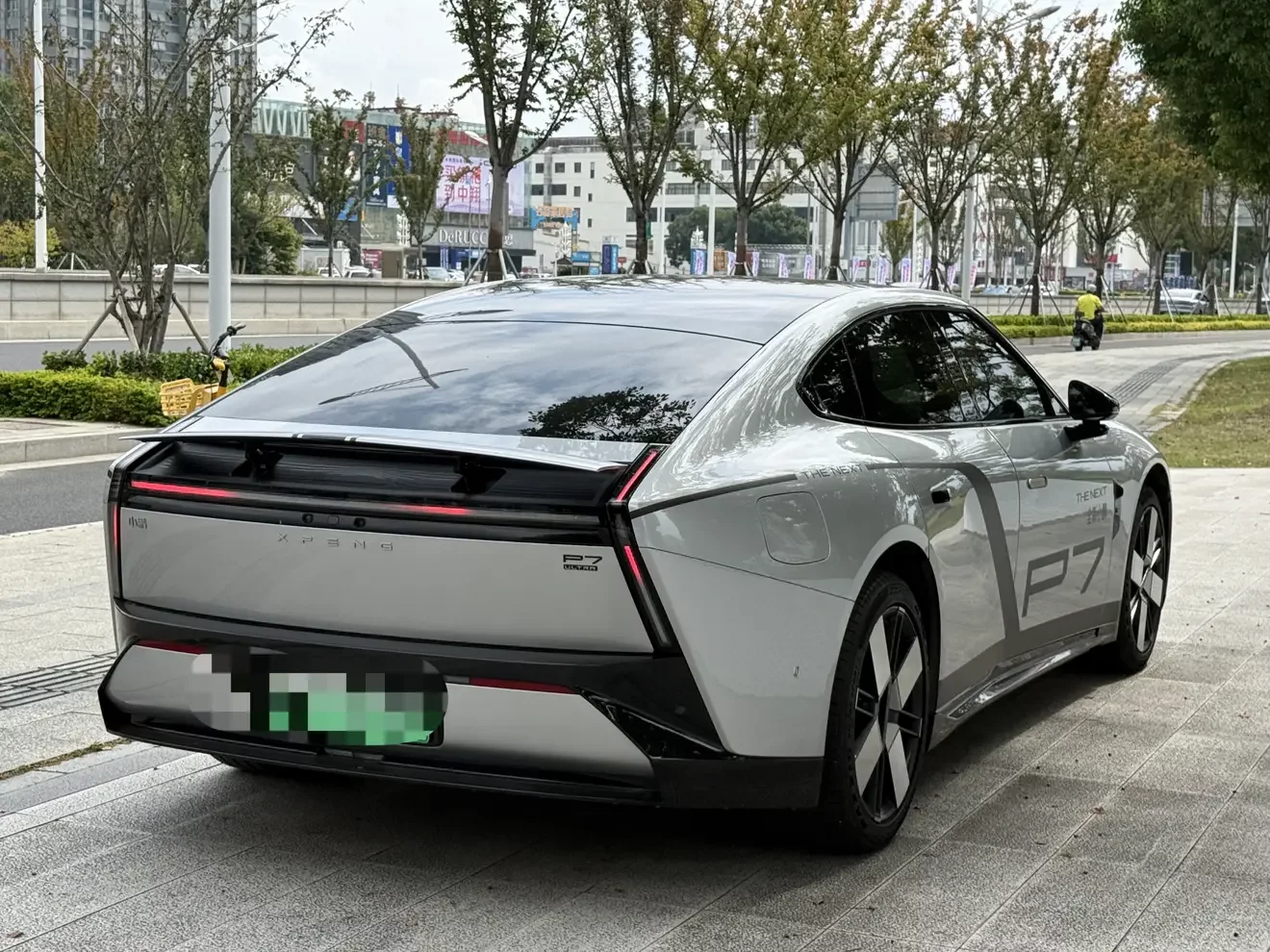 XPeng P7