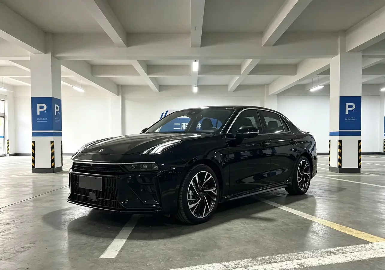 Lynk & Co 03