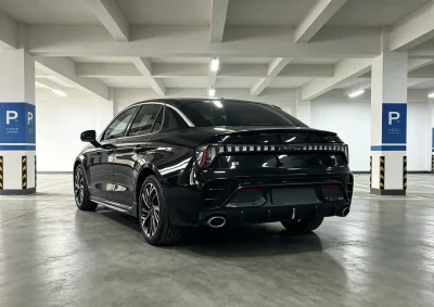Lynk & Co 03