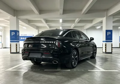 Lynk & Co 03