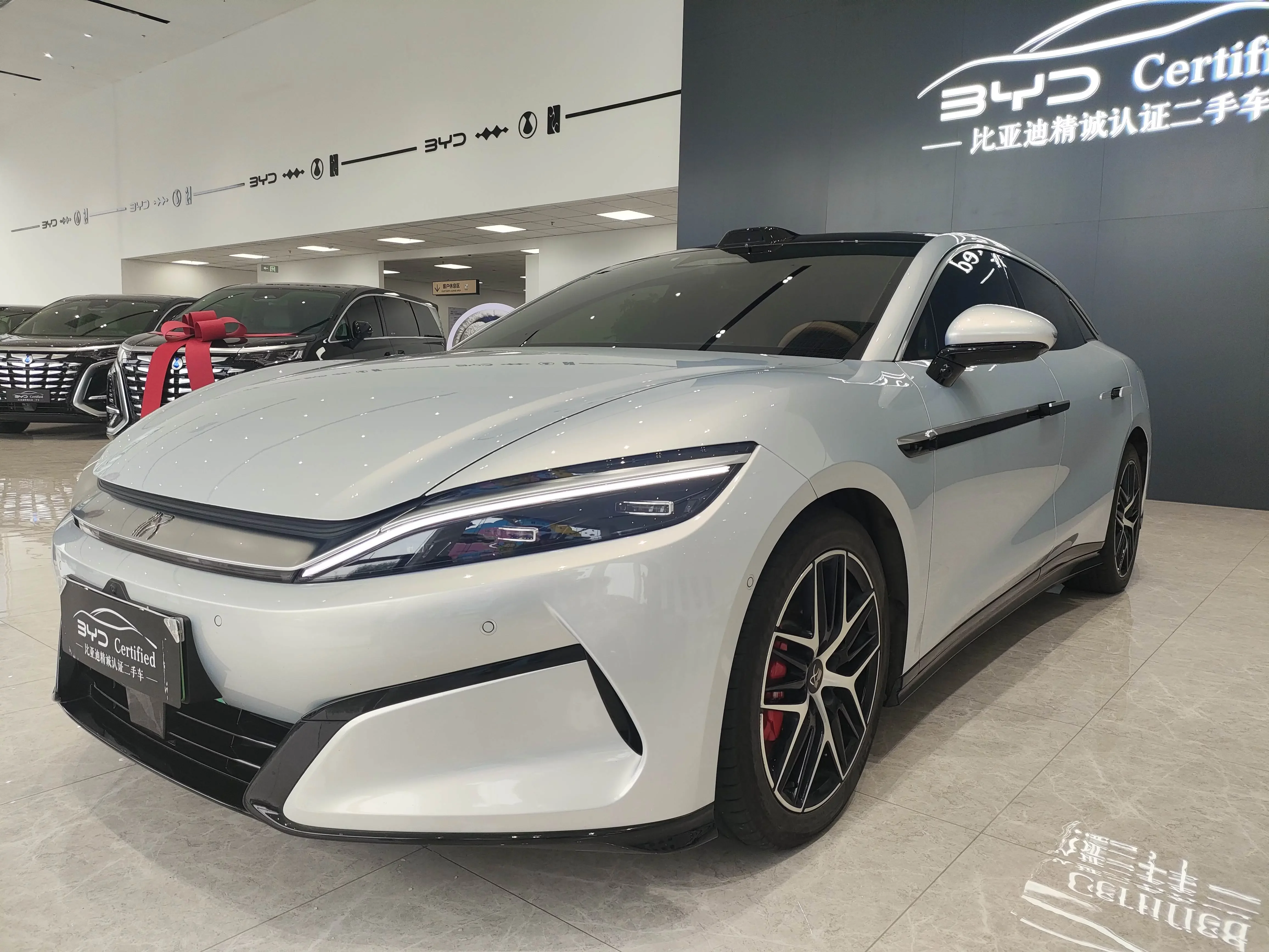 BYD Han L EV