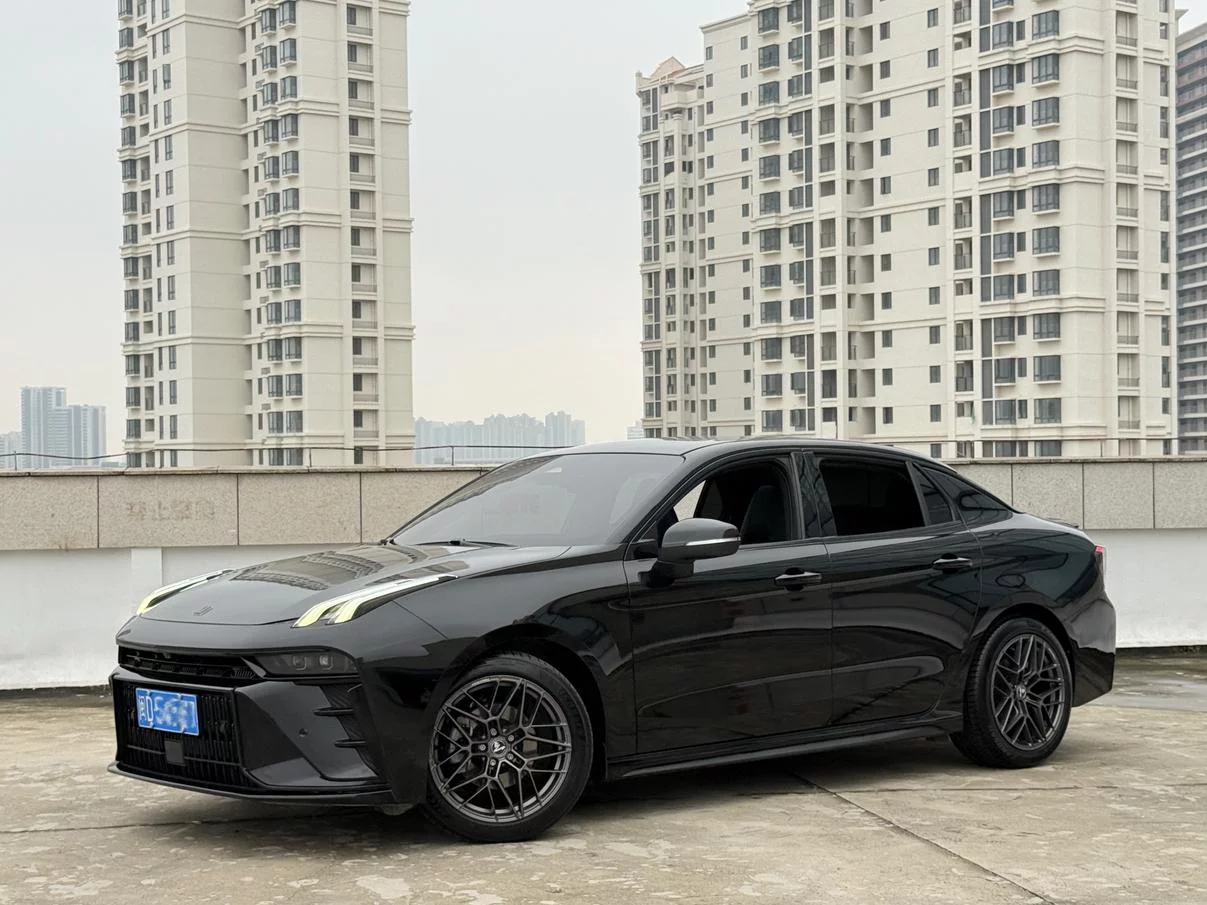 Lynk & Co 03