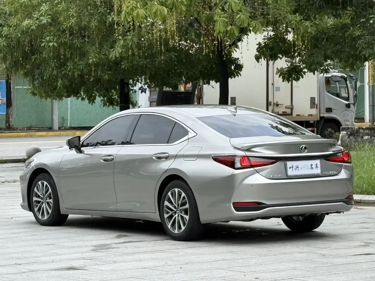 Lexus ES