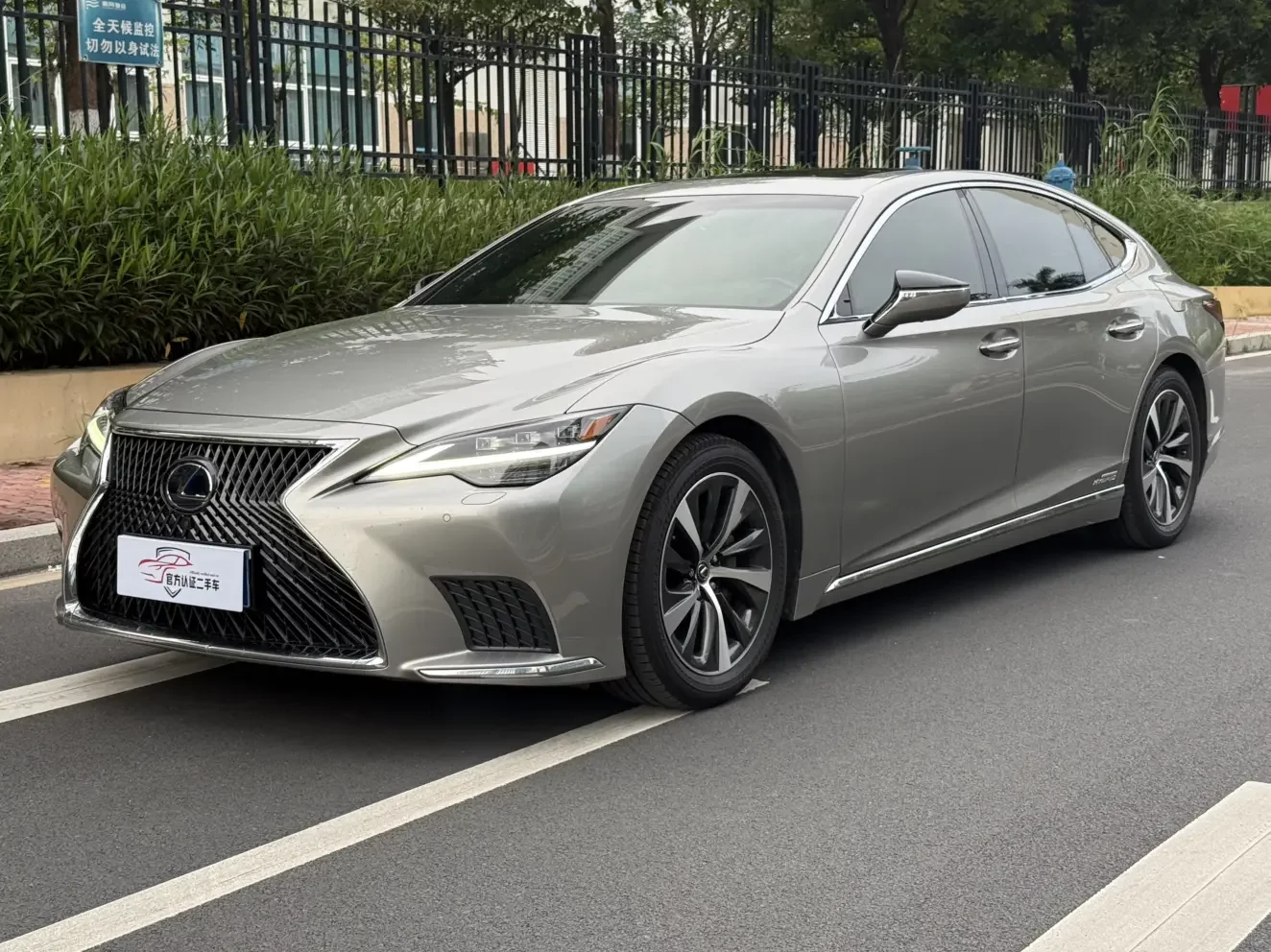 Lexus LS