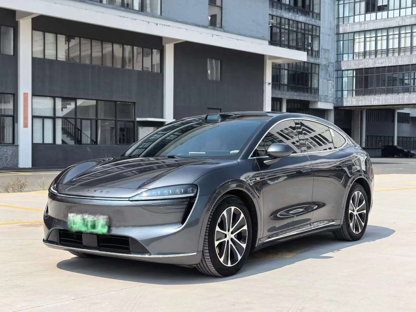 Luxeed Zhijie R7
