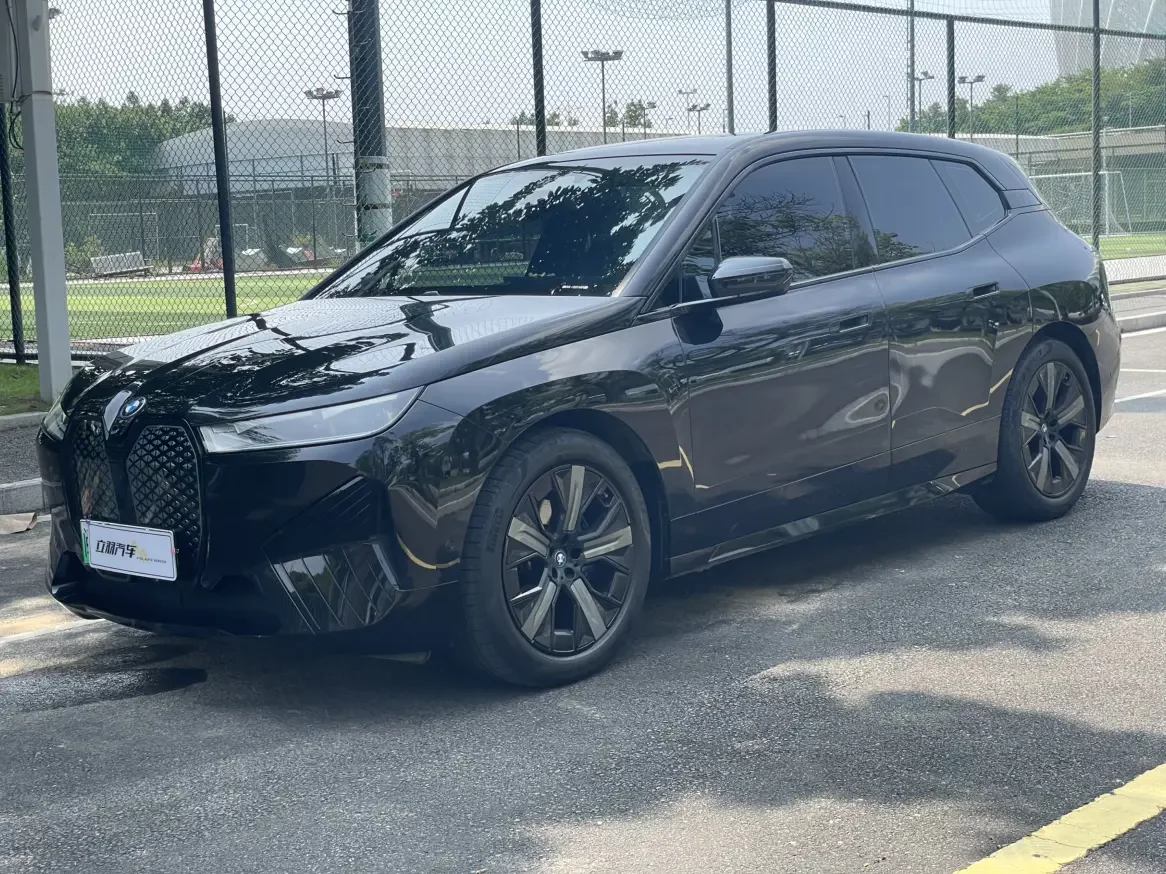 BMW iX