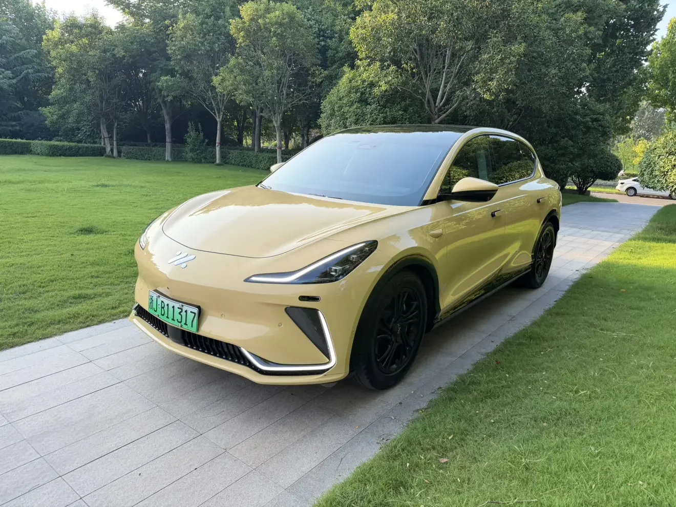 IM Motors Zhiji LS7