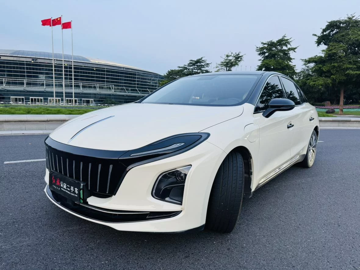 Hongqi E-QM5