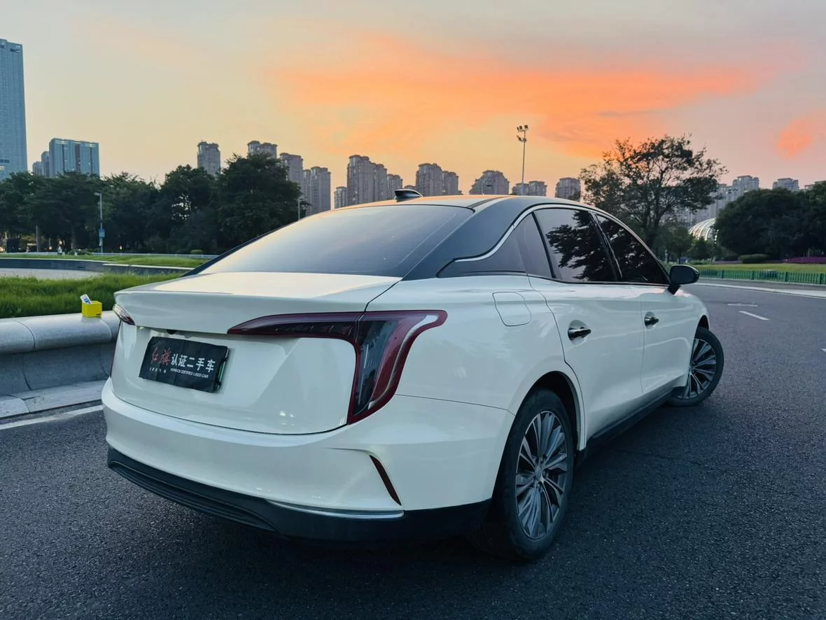 Hongqi E-QM5