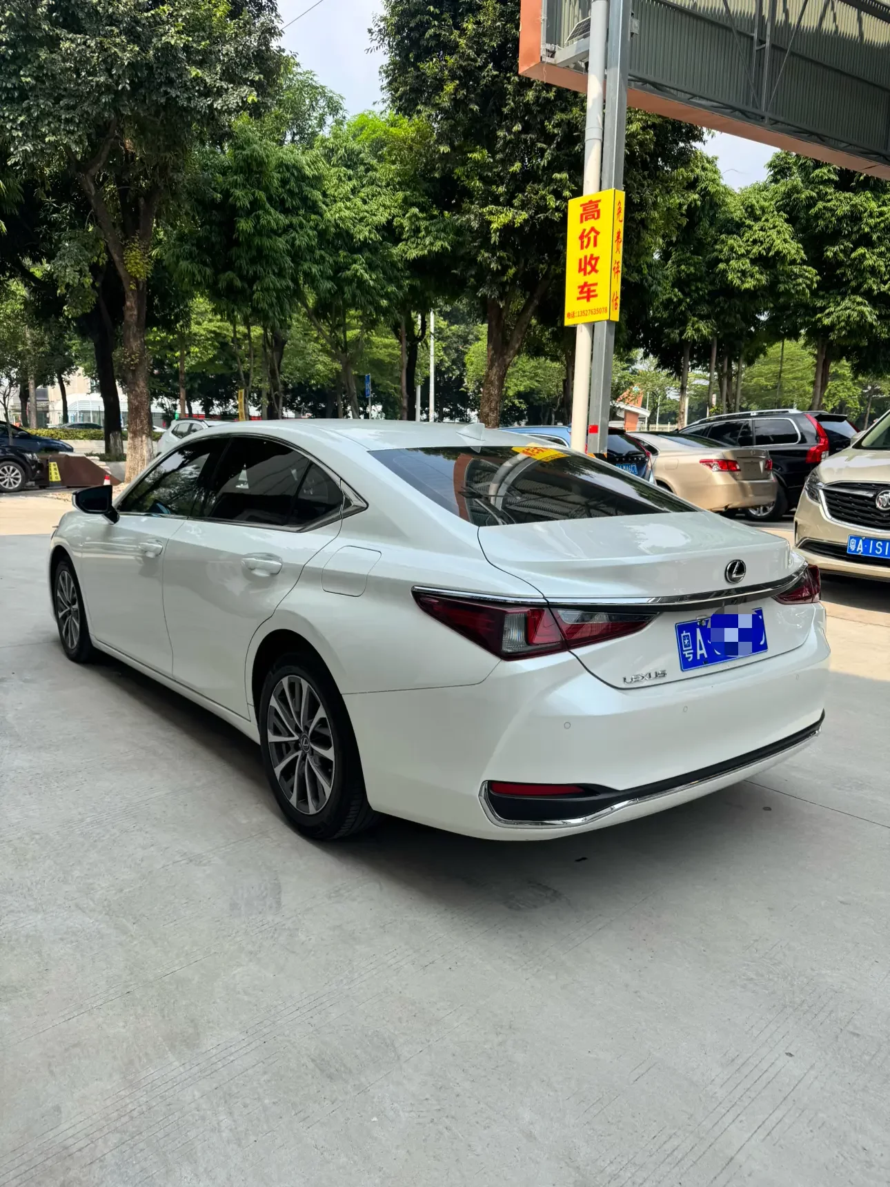 Lexus ES