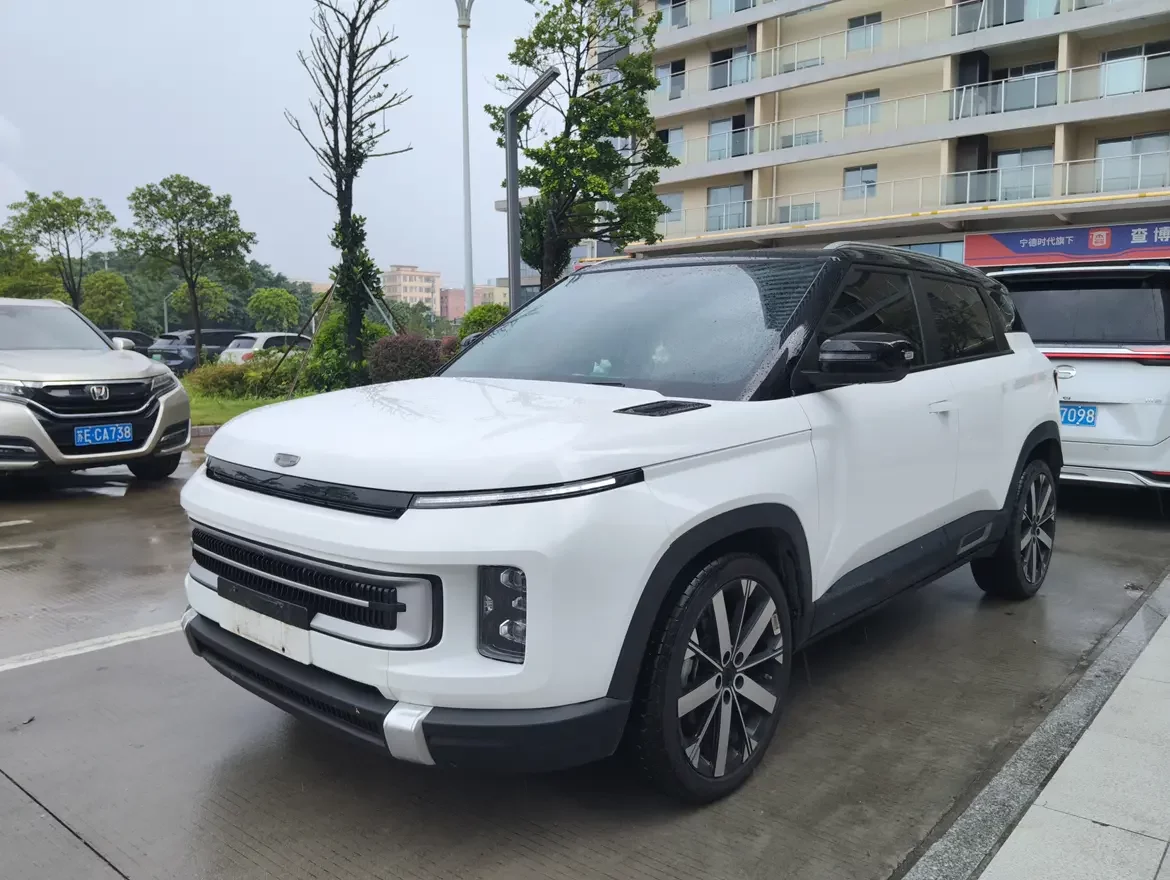 Geely ICON