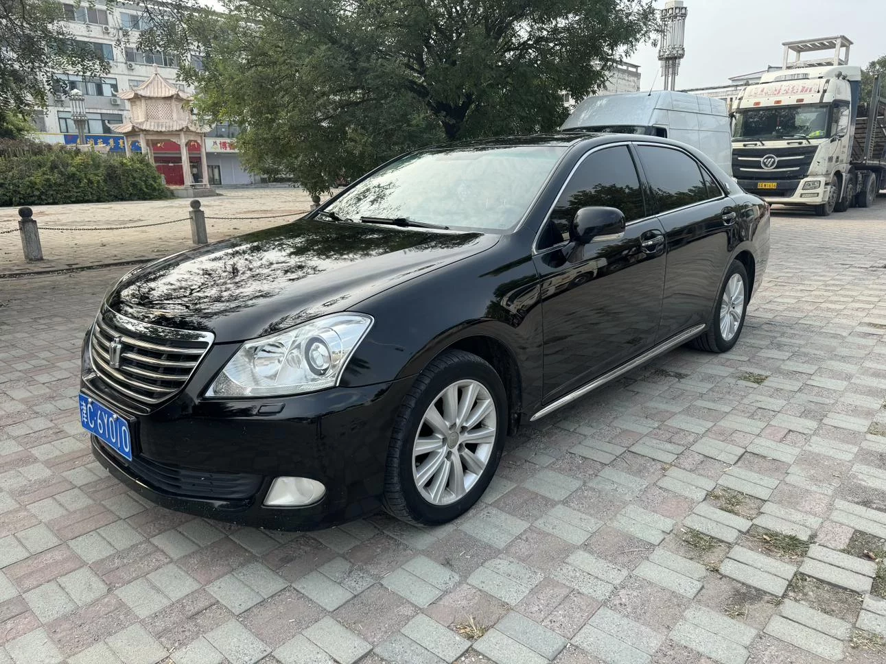 Toyota crown