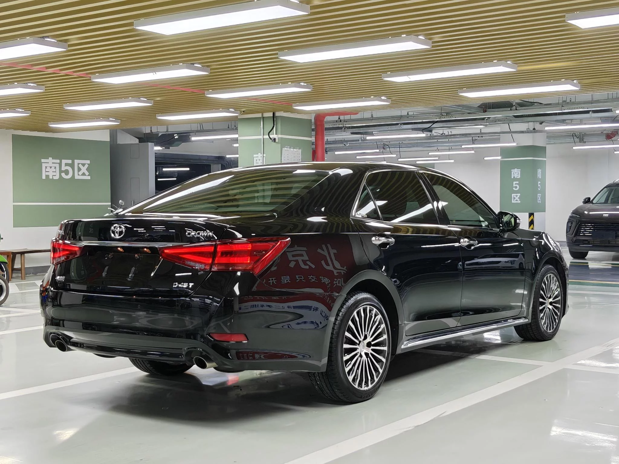 Toyota crown