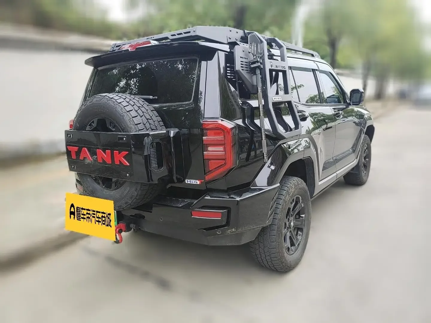 TANK 400 Hi4-T