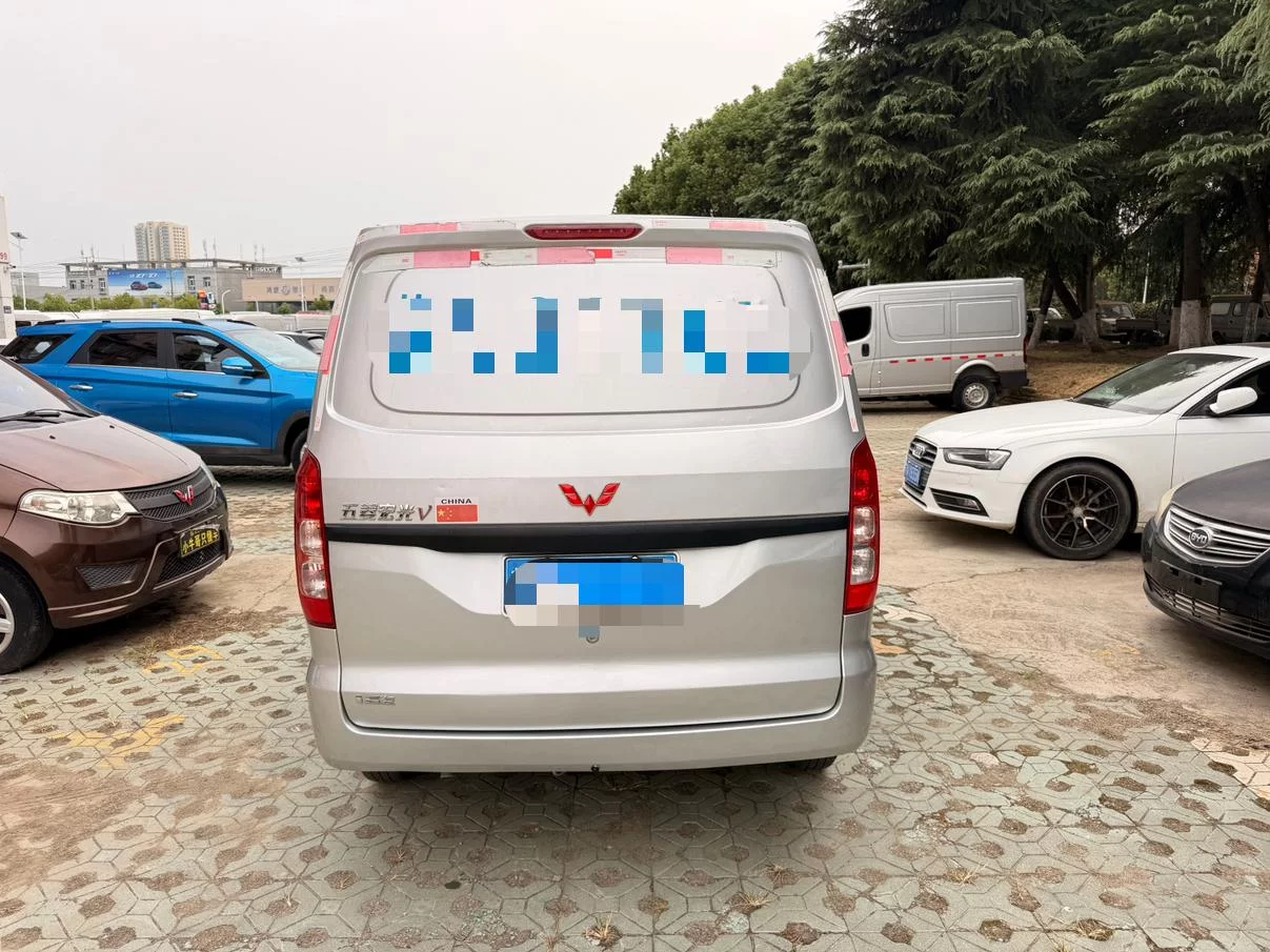 Wuling Hongguang V