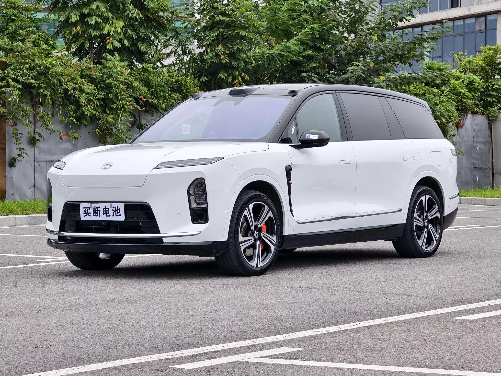 NIO ES8