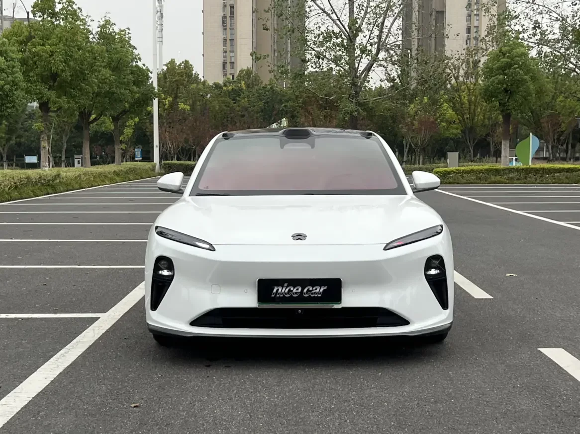 NIO ET5