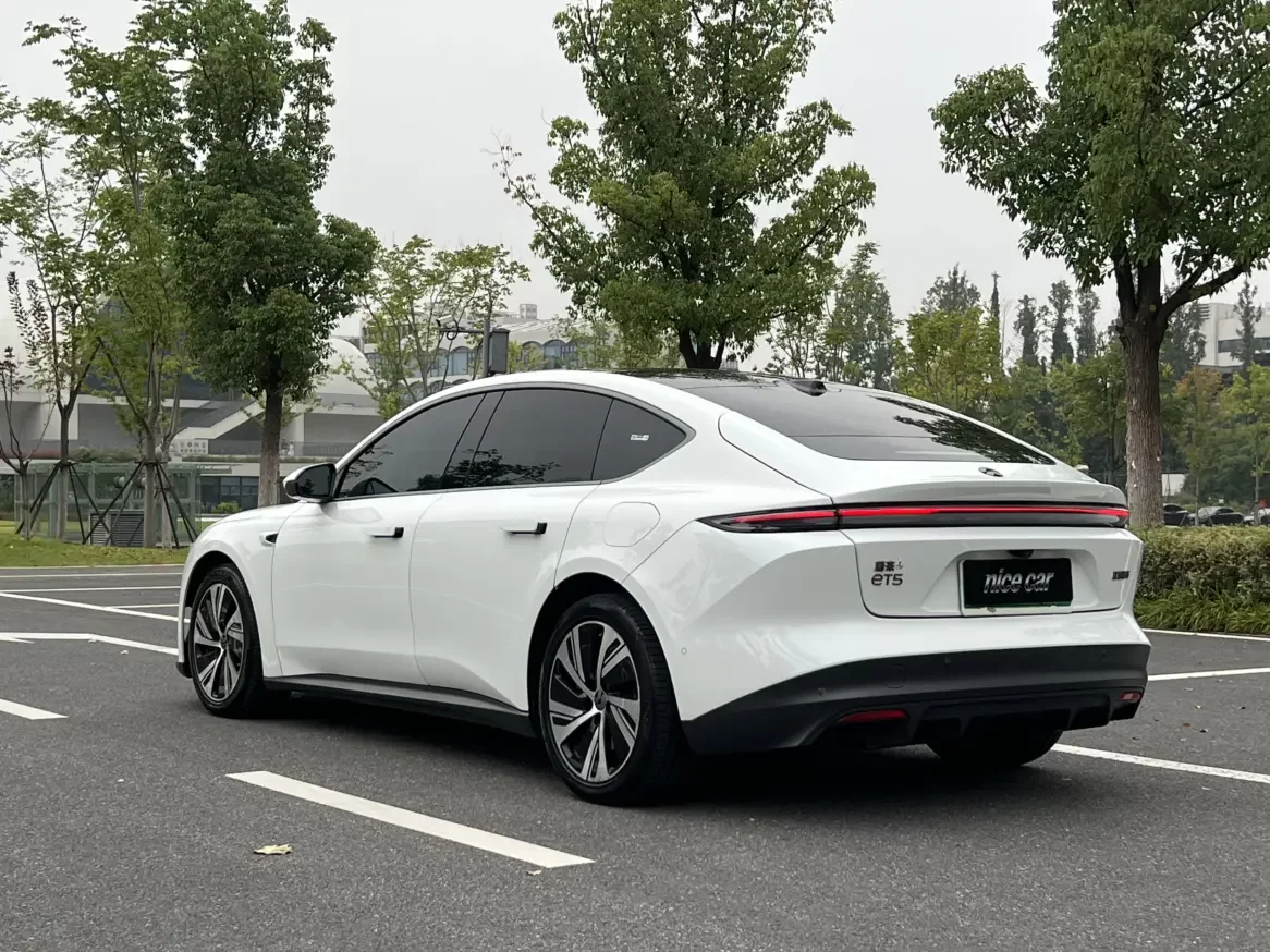 NIO ET5