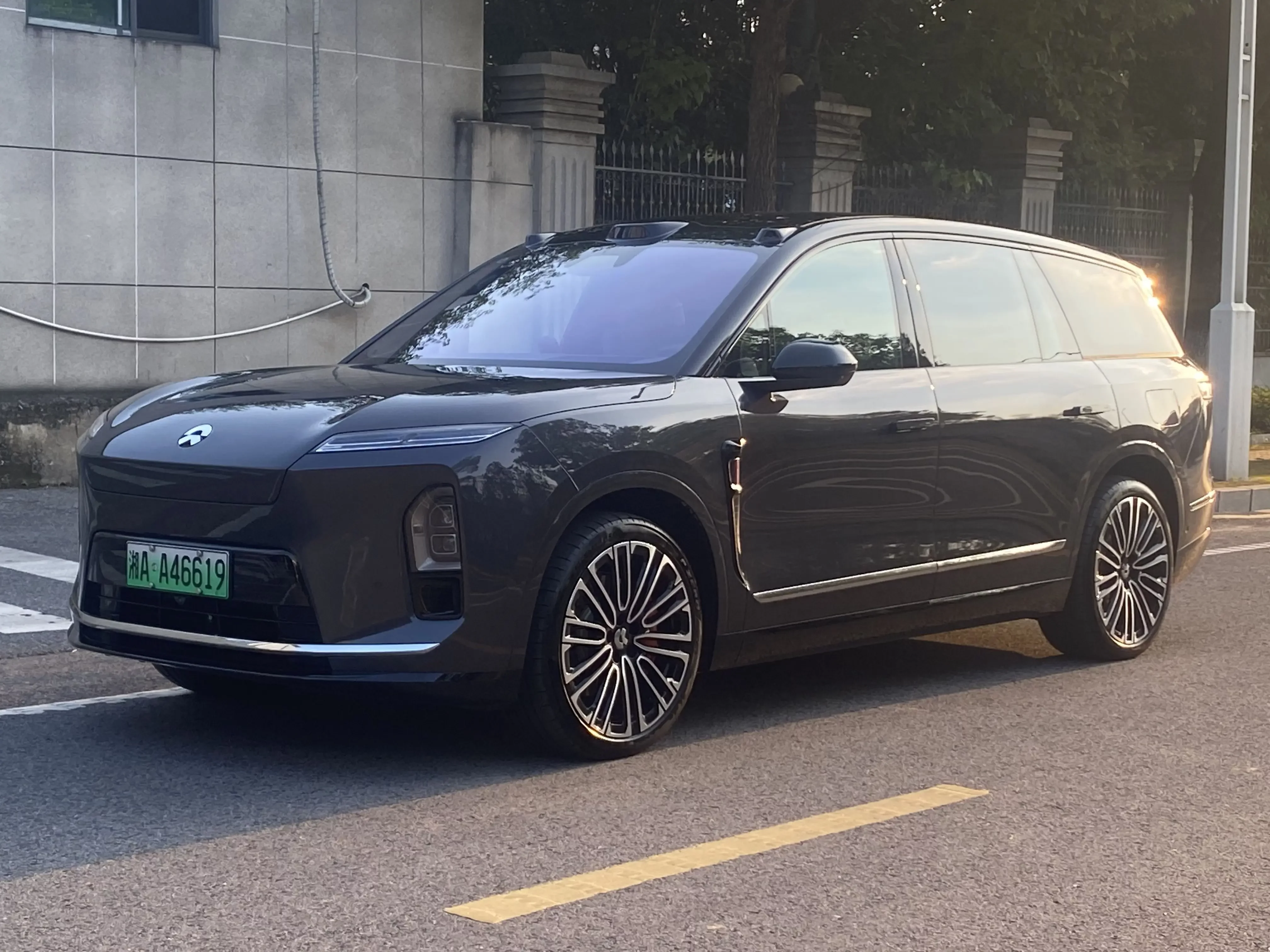 NIO ES8