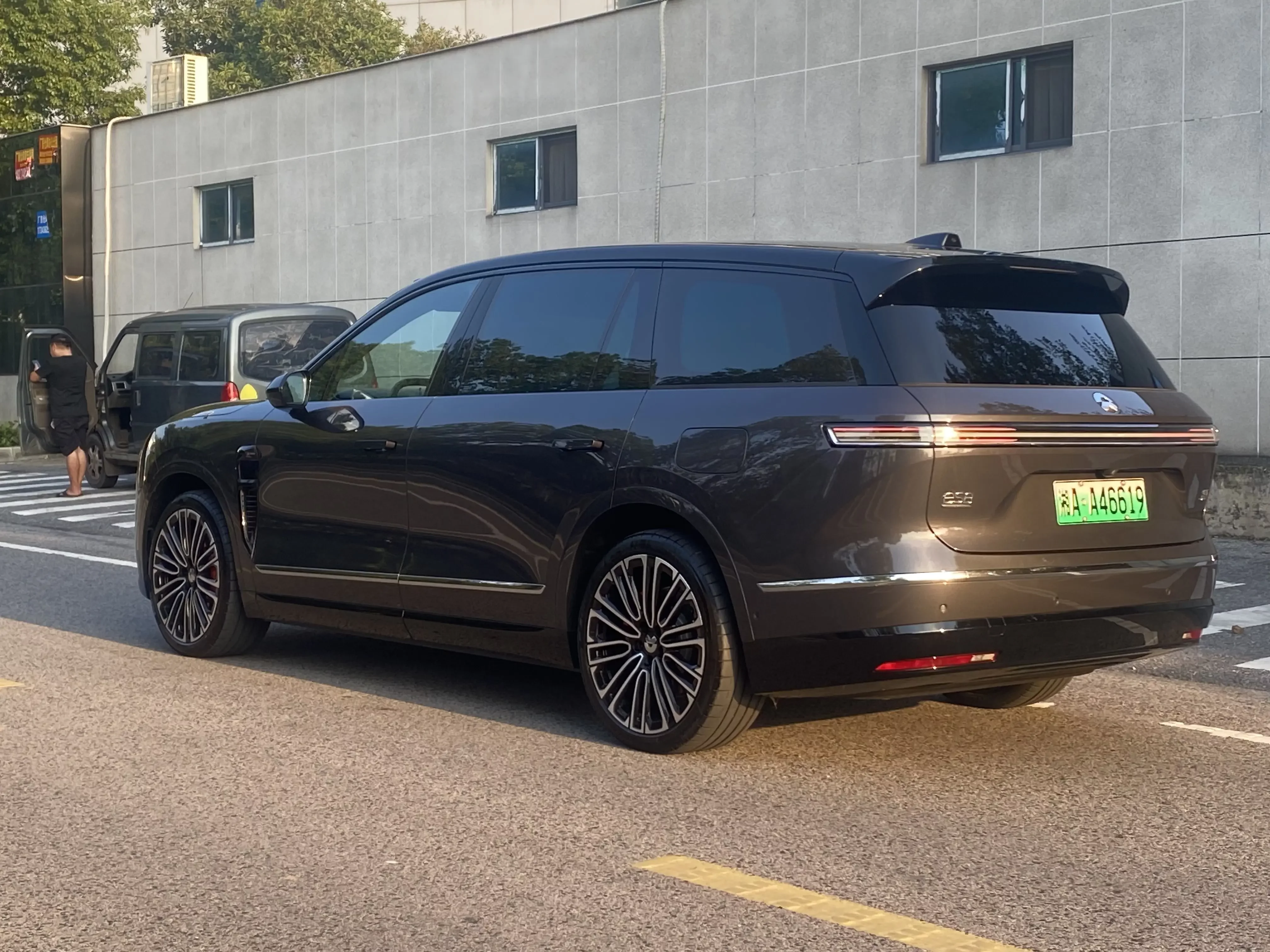 NIO ES8