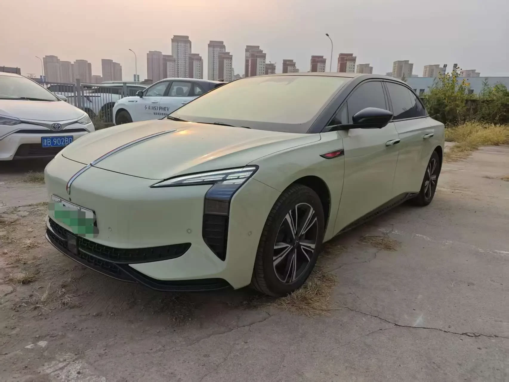 Hongqi EH7
