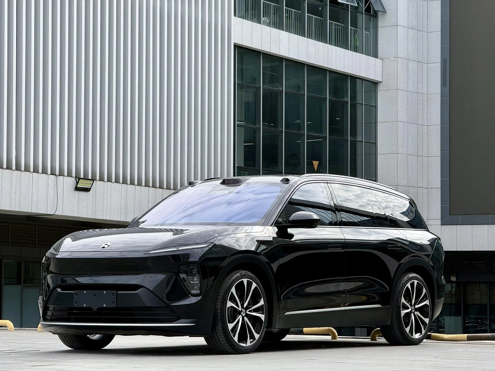 NIO ES8