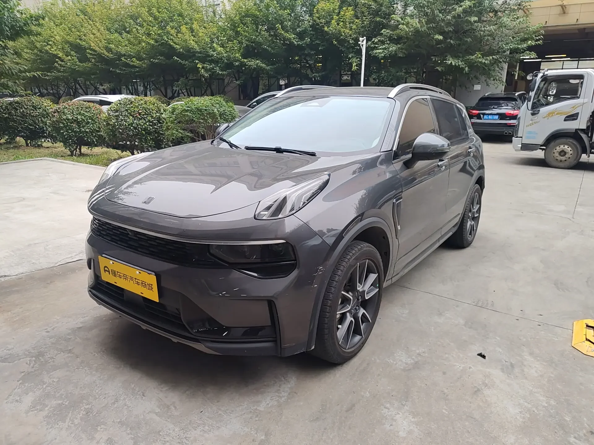 Lynk & Co 01