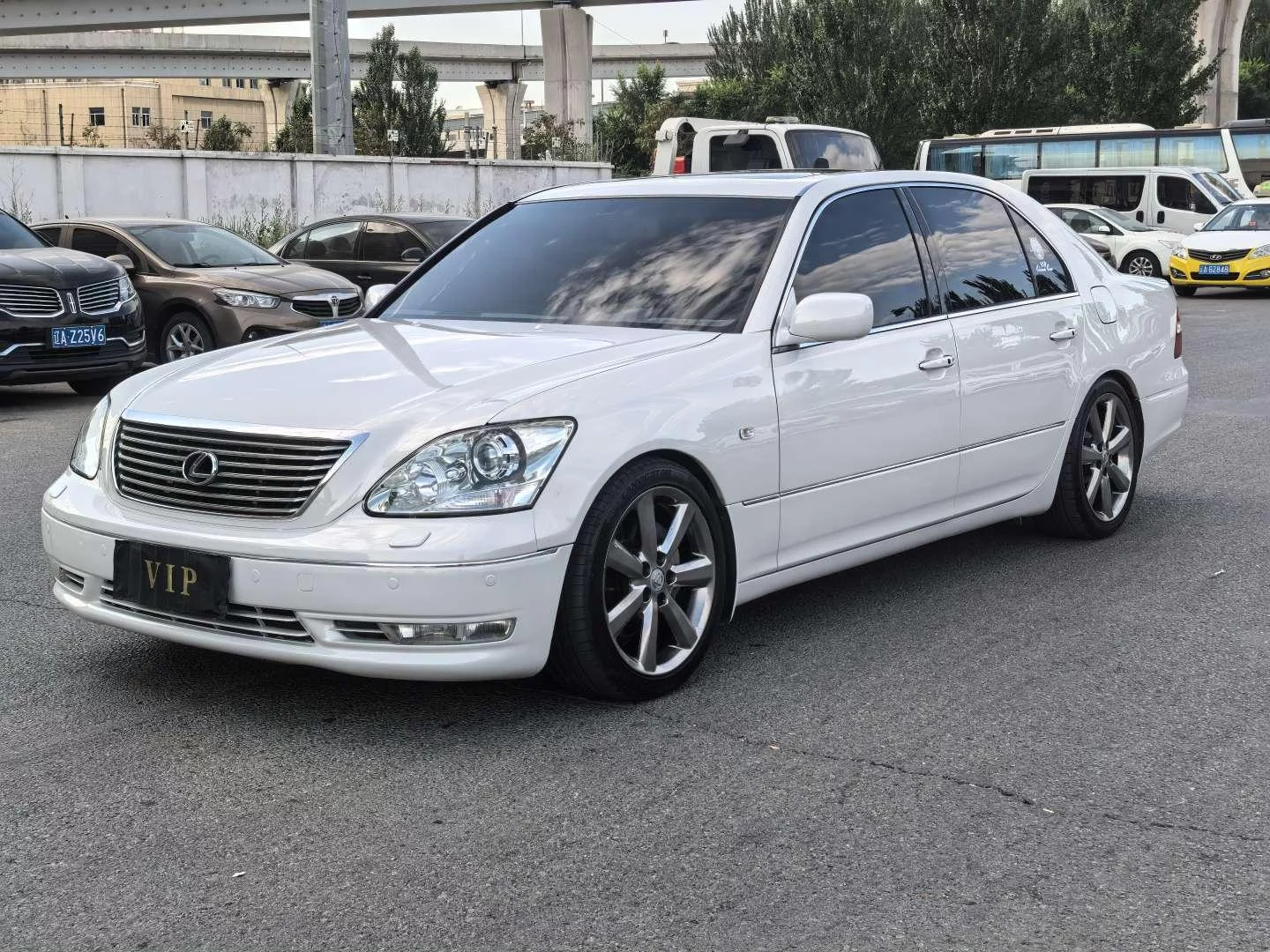 Lexus LS