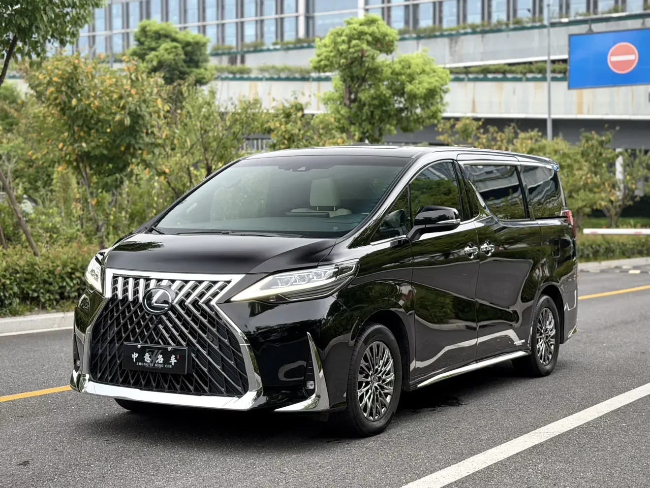 Lexus LM