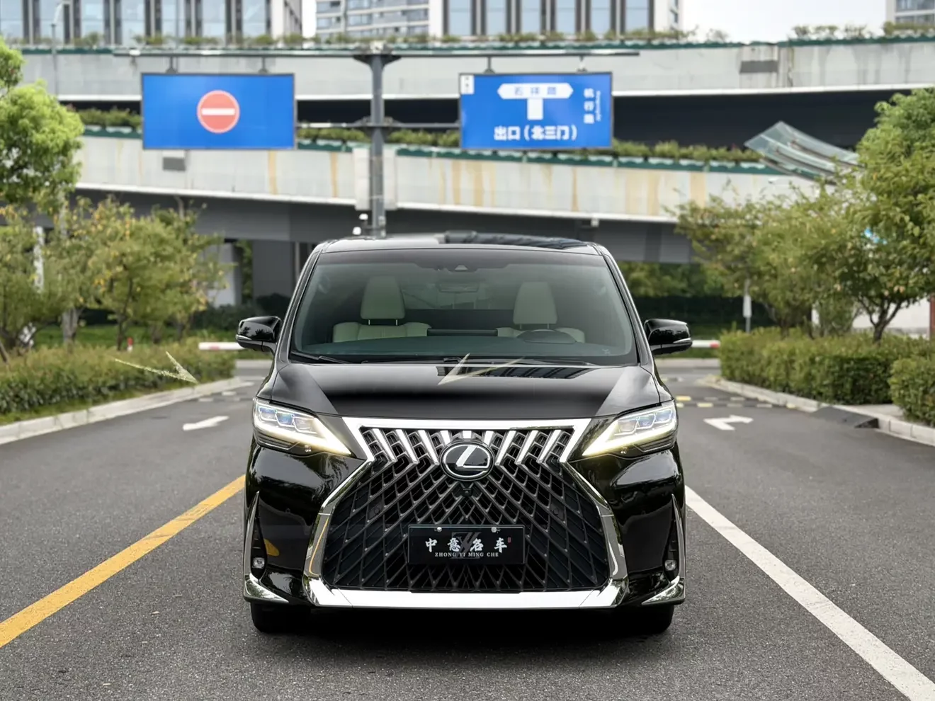 Lexus LM