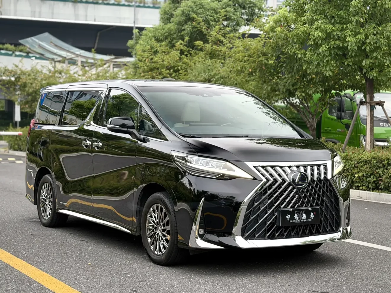 Lexus LM