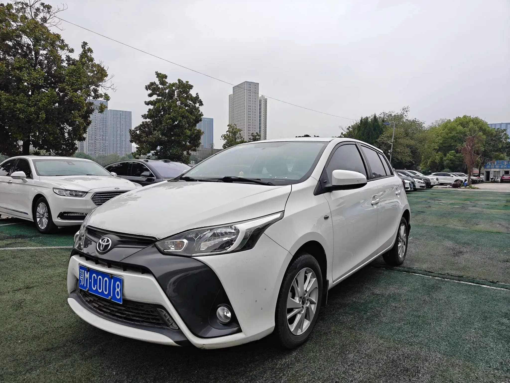 Toyota Yaris L