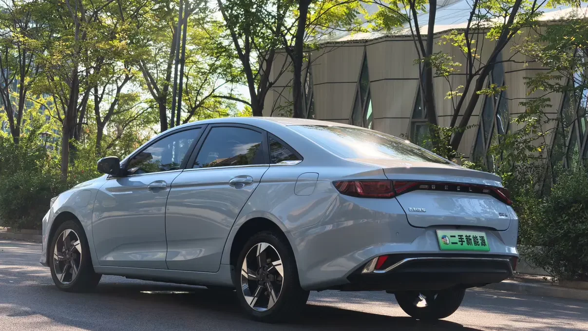 Geely Emgrand L HiP