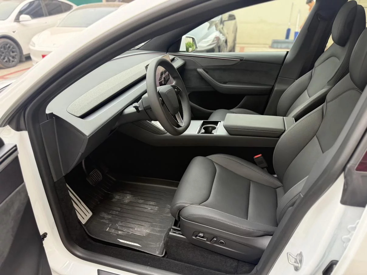 Tesla Model Y L