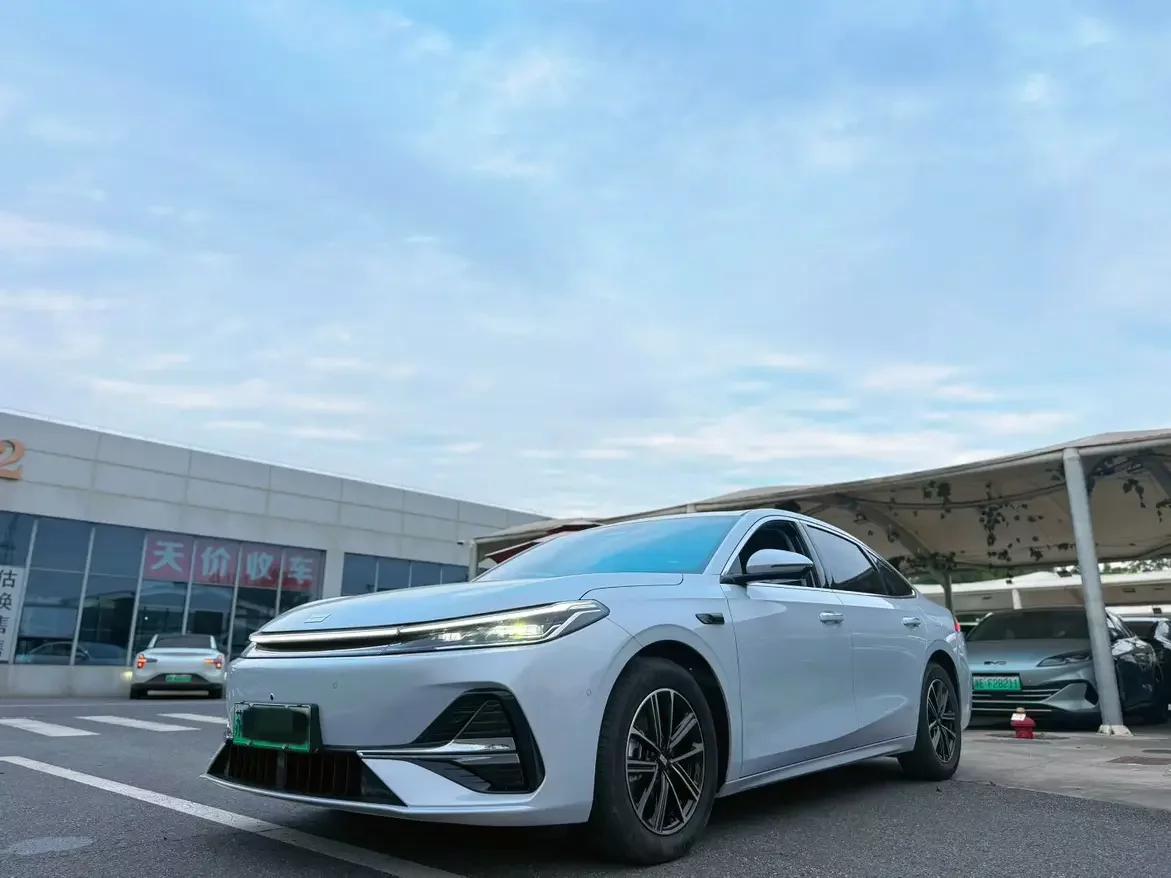 Geely Galaxy A7 EM