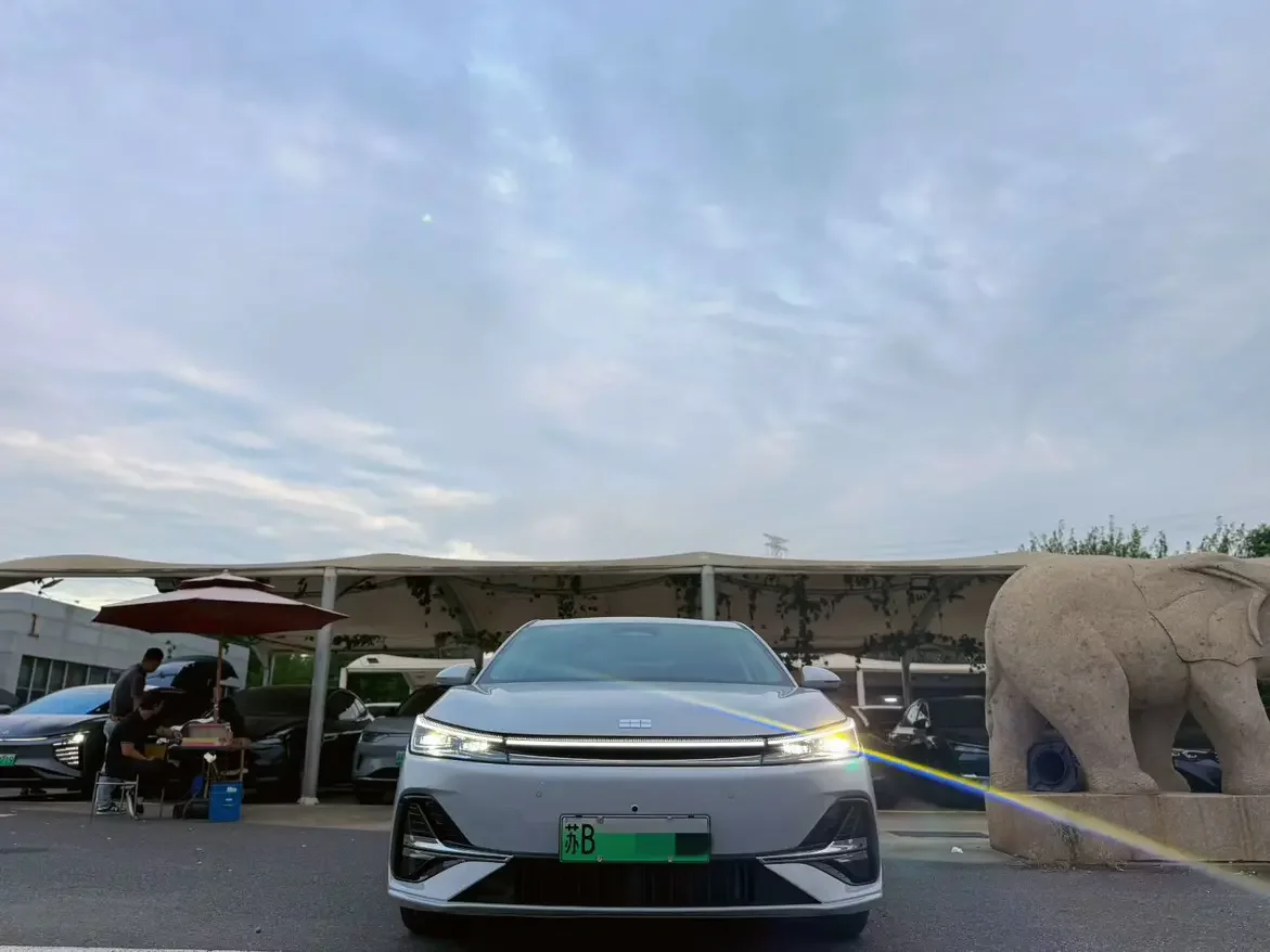 Geely Galaxy A7 EM