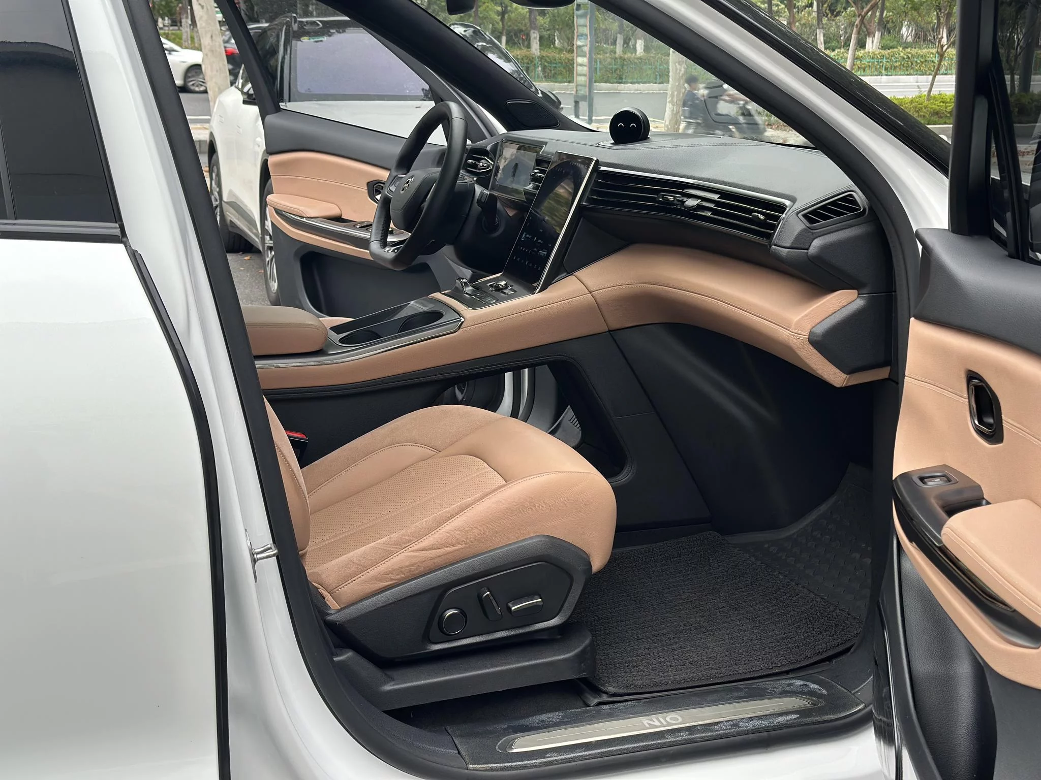 NIO ES6