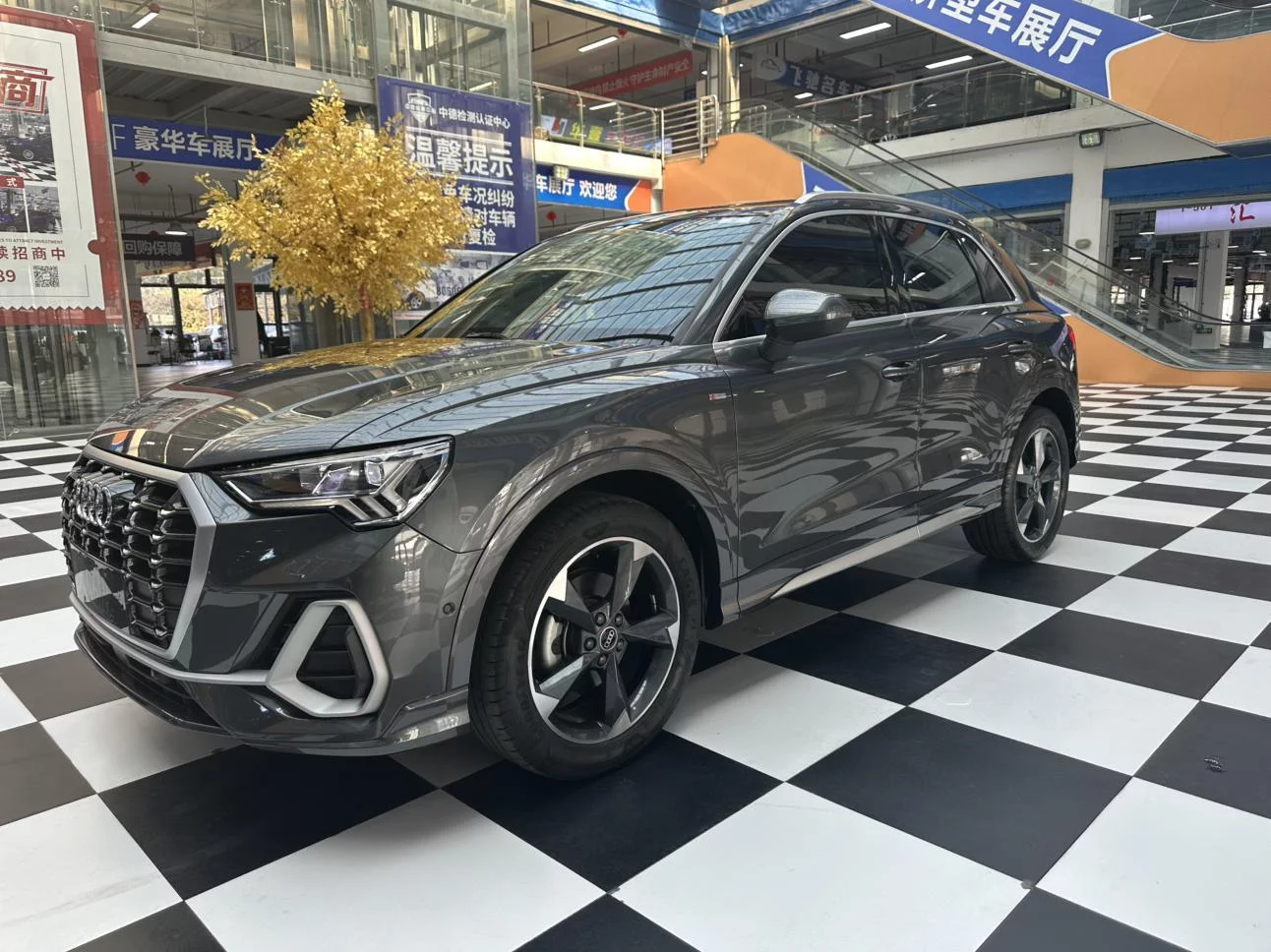 AUDI Q3