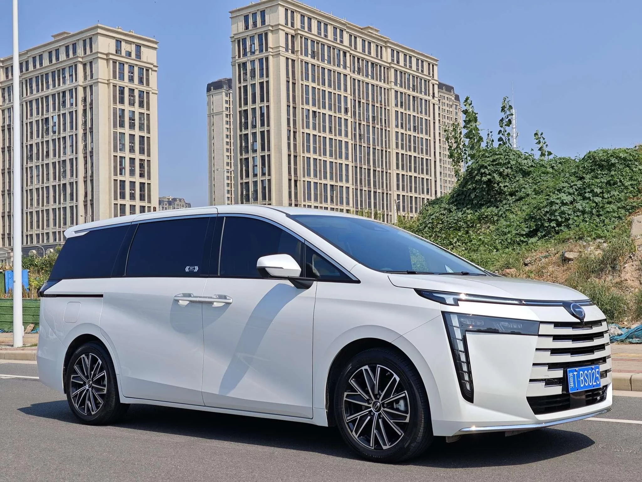 GAC Trumpchi E8
