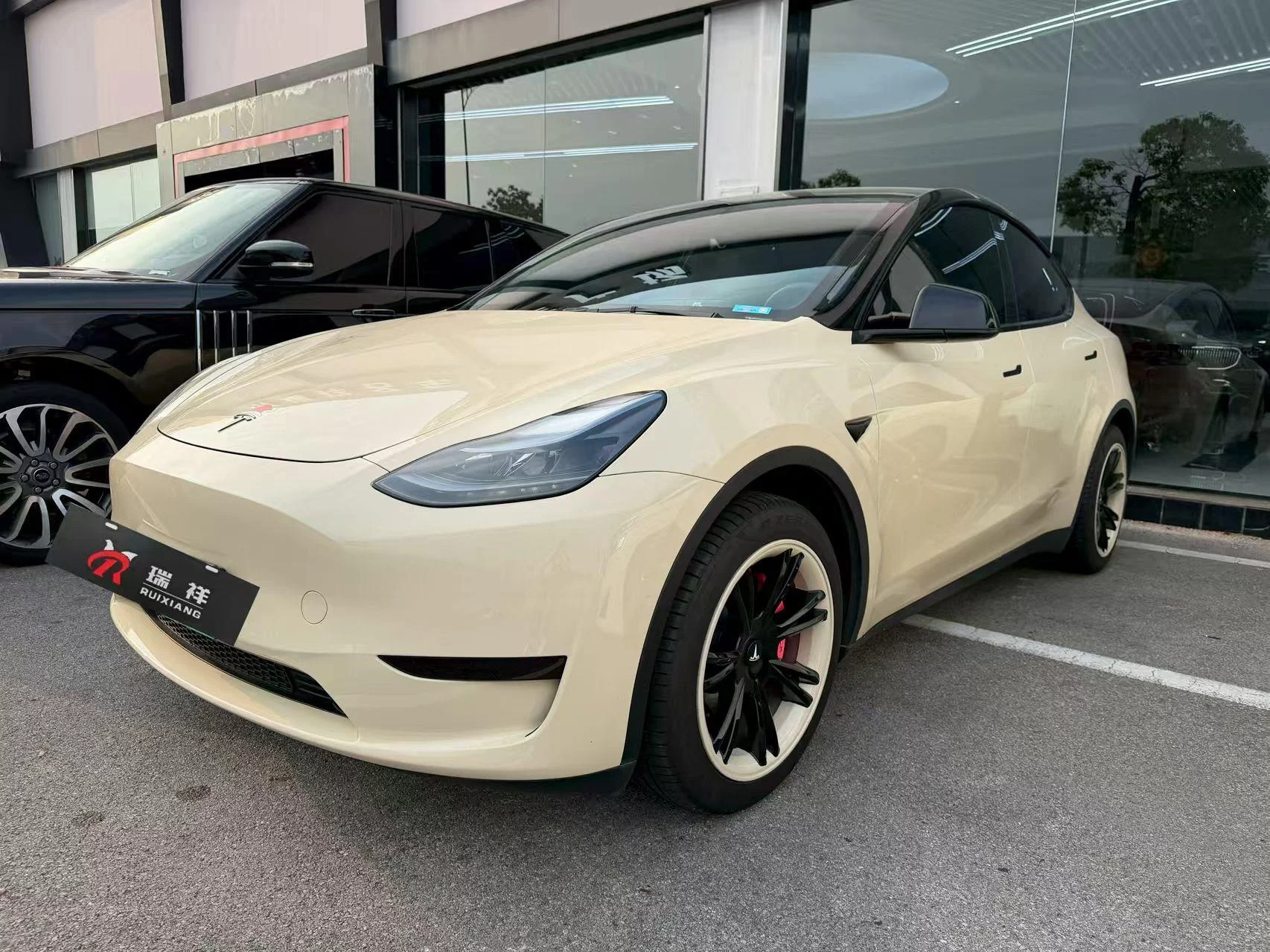 TESLA MODEL Y