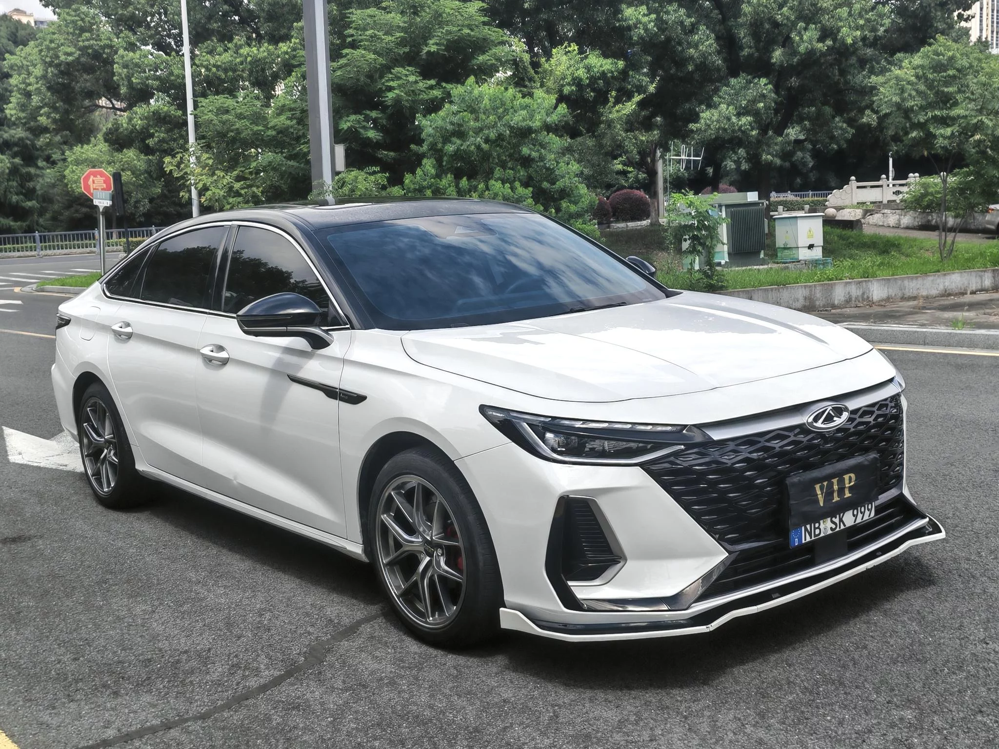 Chery Arrizo 8