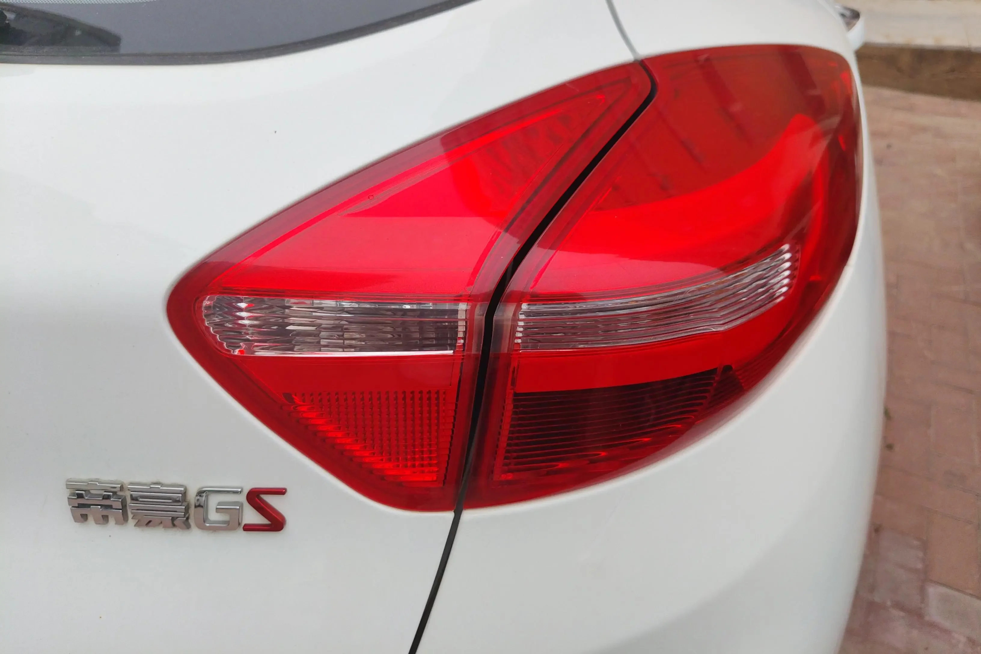 Geely Emgrand GS