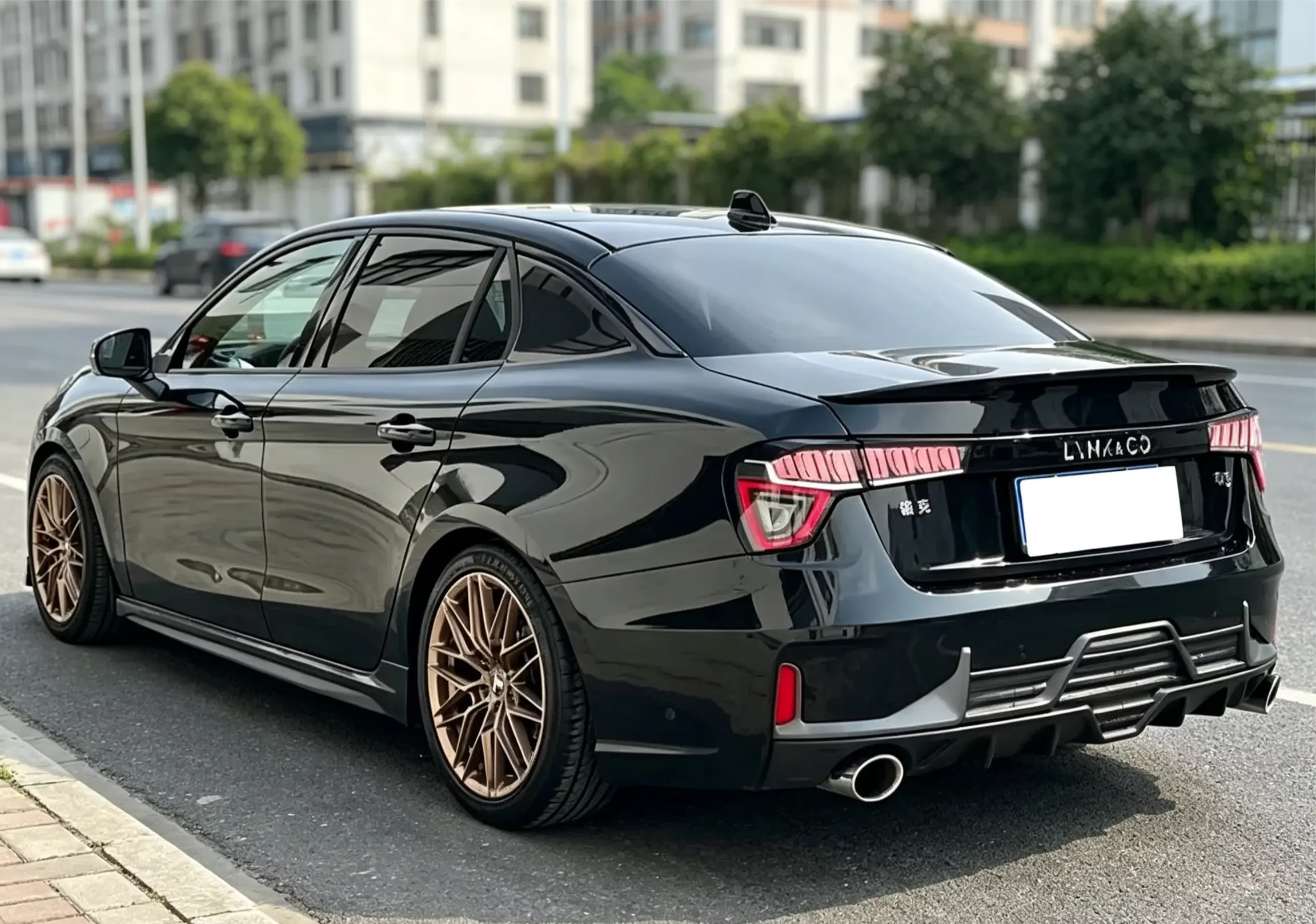 Lynk & Co 03