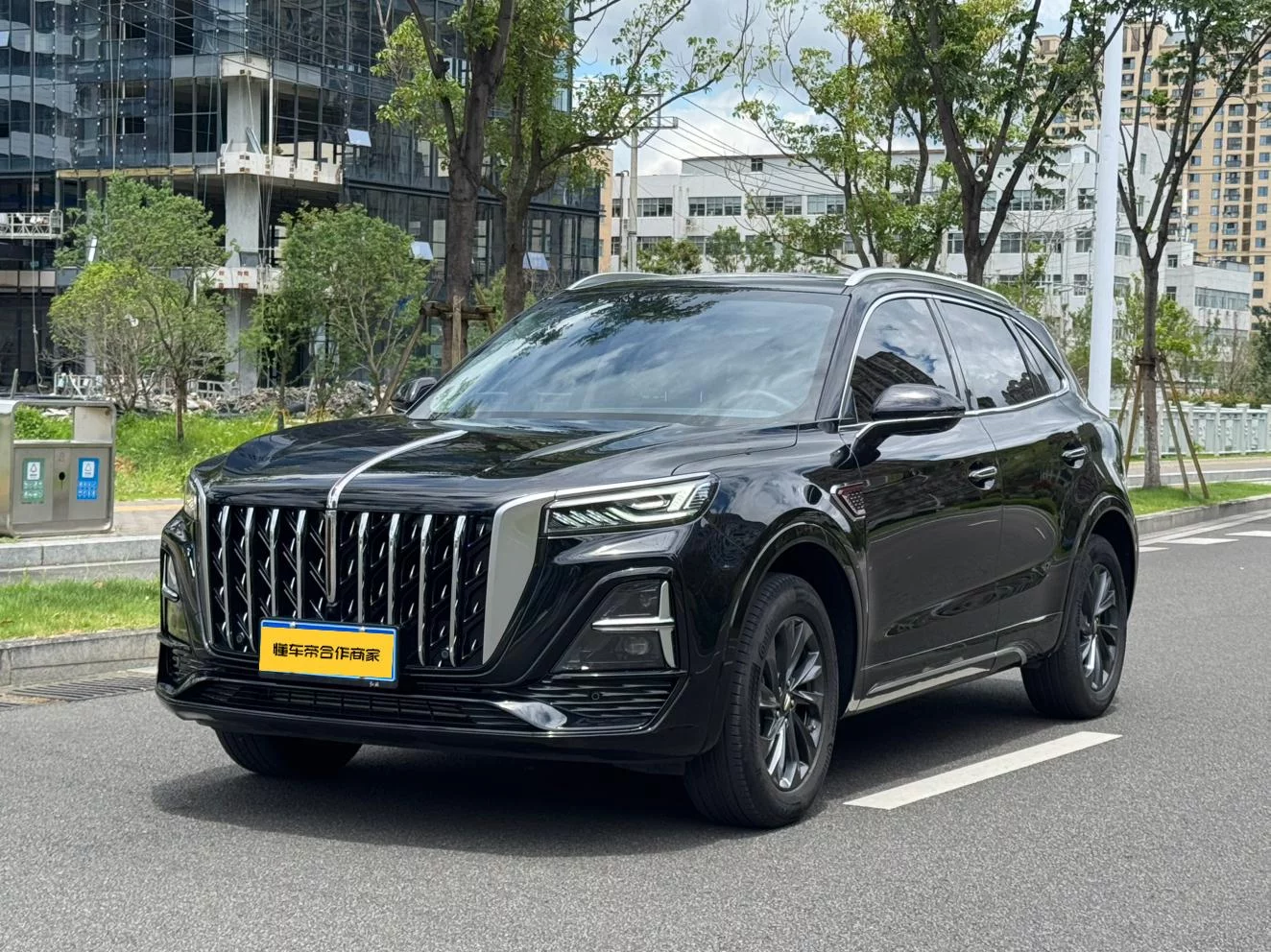 Hongqi HS5