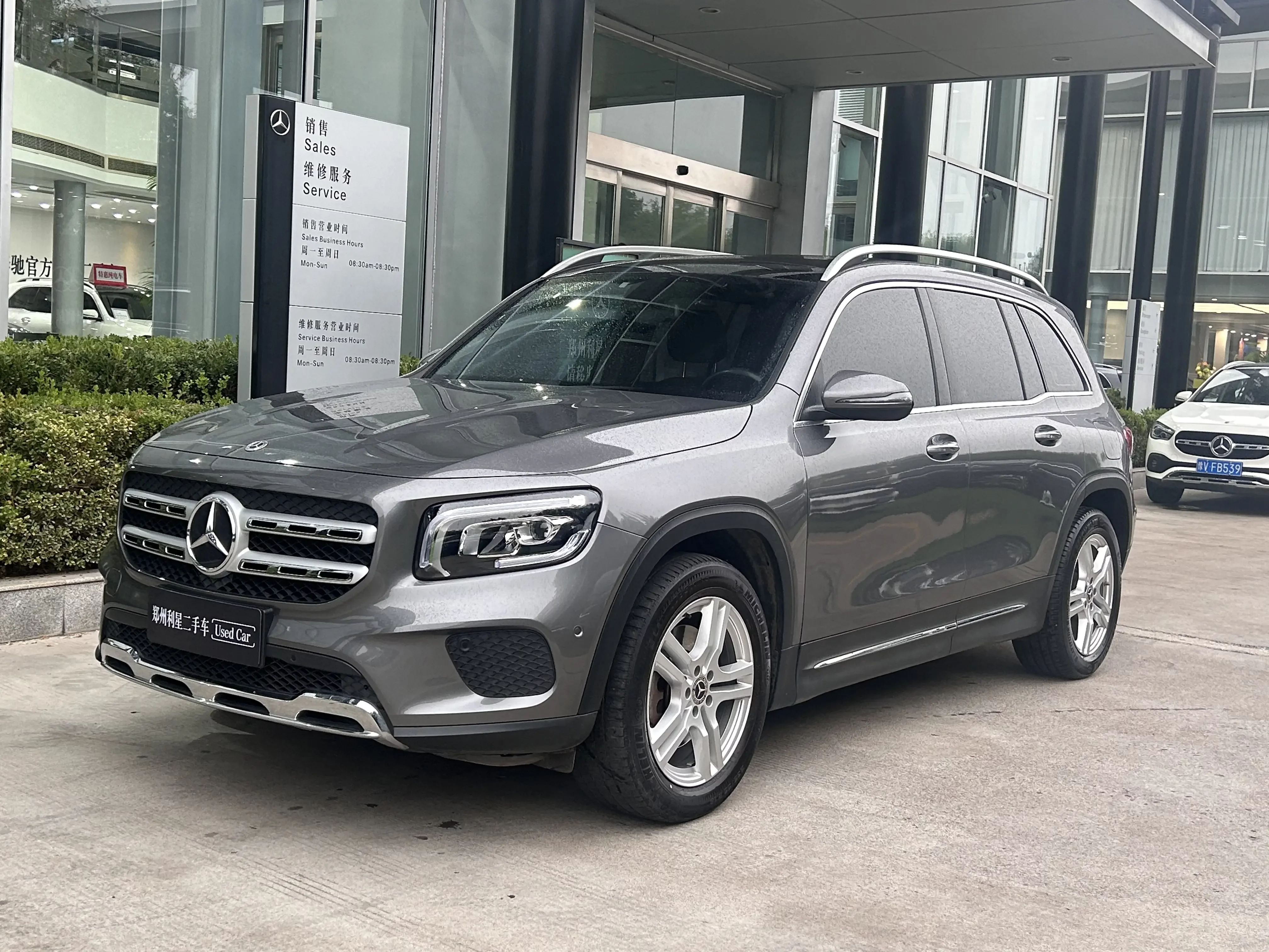 MERCEDES-BENZ GLB