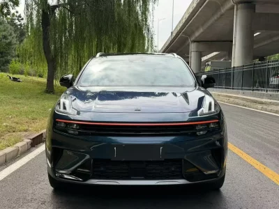 Lynk & Co 06