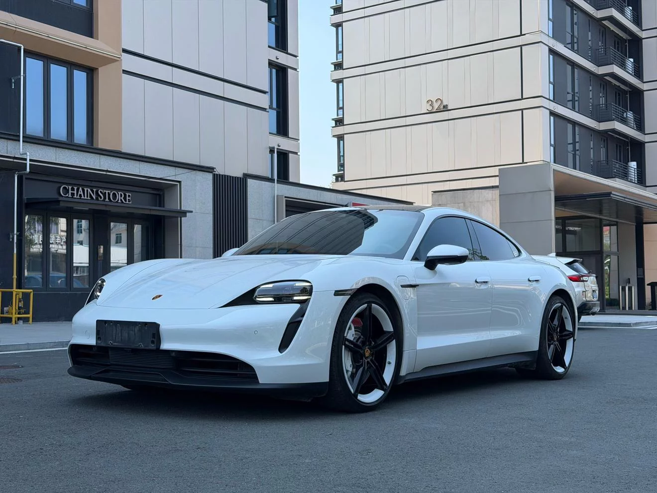 PORSCHE TAYCAN