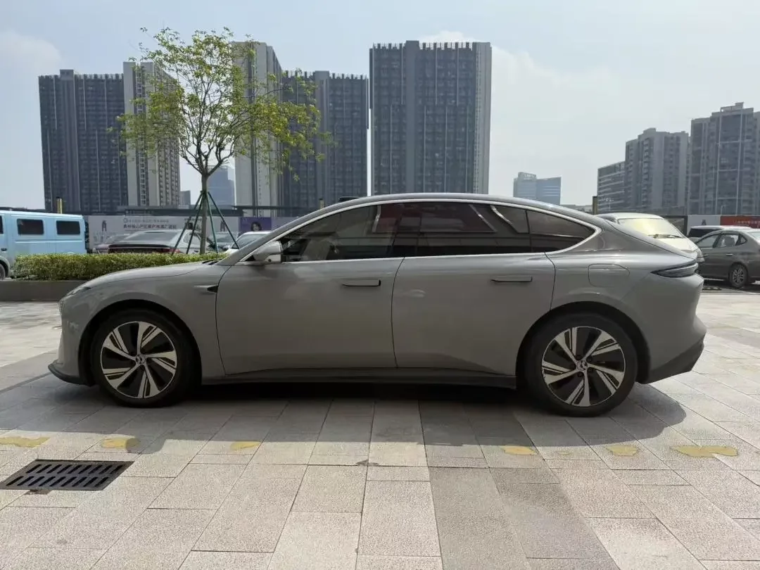NIO ET5